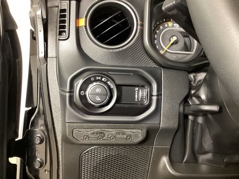 Used 2026 Jeep Gladiator Mojave AWD/4WD image 14