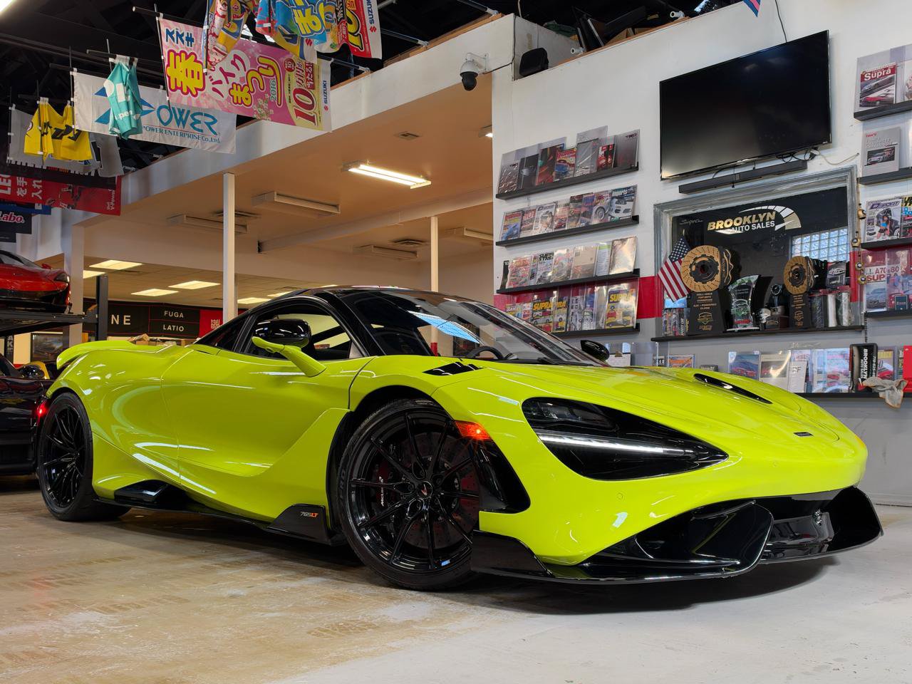 Used 2021 McLaren 765LT RWD image 1