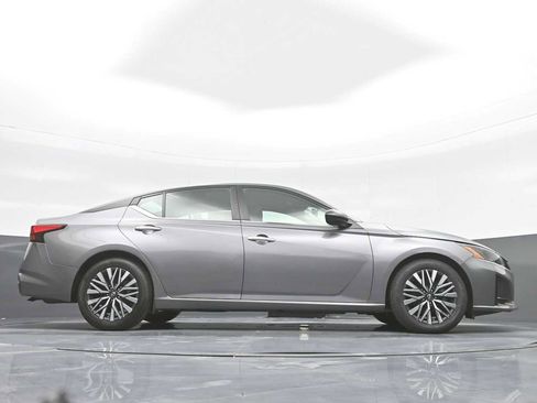 Used 2024 Nissan Altima 2.5 SV image 35