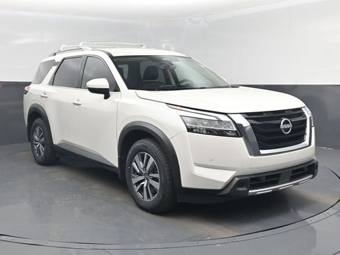Used 2024 Nissan Pathfinder SL image 8