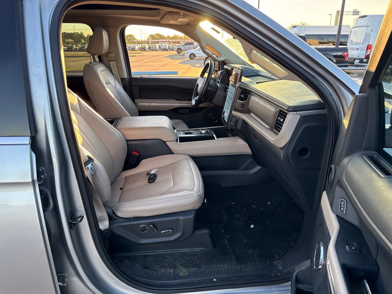 Used 2024 Ford Expedition Limited RWD image 14