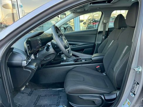 Used 2025 Hyundai Elantra SEL image 13