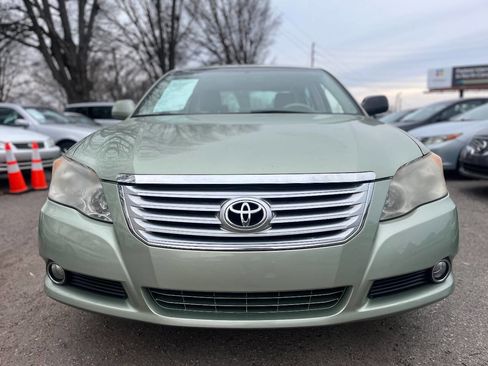 Used 2010 Toyota Avalon XLS image 2