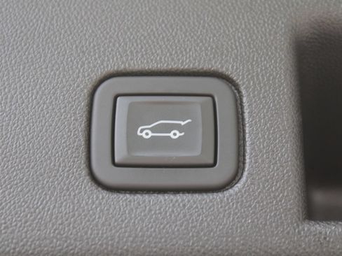 Used 2023 Chevrolet Equinox RS FWD image 11