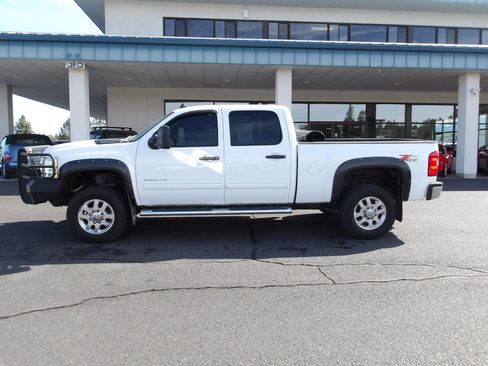 Used 2013 Chevrolet Silverado 2500 LT AWD/4WD image 2