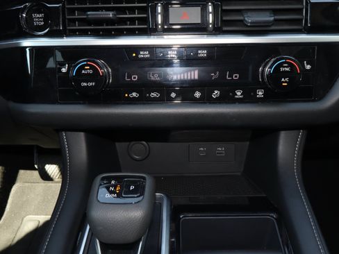 Used 2025 Nissan Pathfinder SV FWD image 11