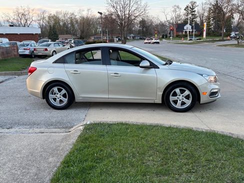 Used 2015 Chevrolet Cruze LT w/ Sun And Sound Package image 17