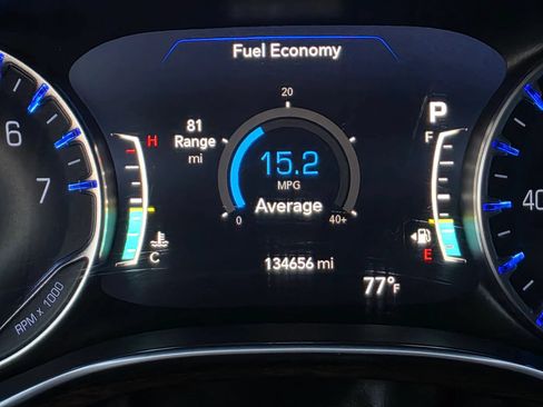 Used 2022 Chrysler Pacifica Limited AWD/4WD image 18
