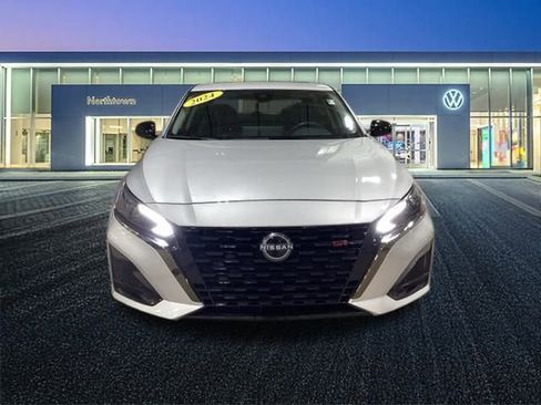 Used 2024 Nissan Altima 2.5 SR w/ SR Premium Package image 11