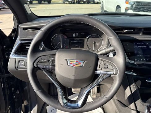 Used 2024 Cadillac XT6 Sport image 16