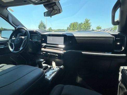 Used 2024 Chevrolet Silverado 1500 LT Trail Boss w/ Convenience Package II AWD/4WD image 30