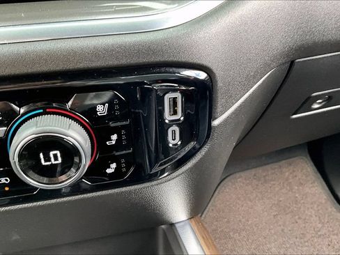 Used 2025 Chevrolet Silverado 1500 High Country w/ Technology Package AWD/4WD image 33