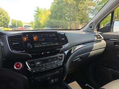Used 2022 Honda Pilot Touring image 21