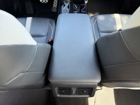 Used 2025 Toyota Camry SE FWD image 29