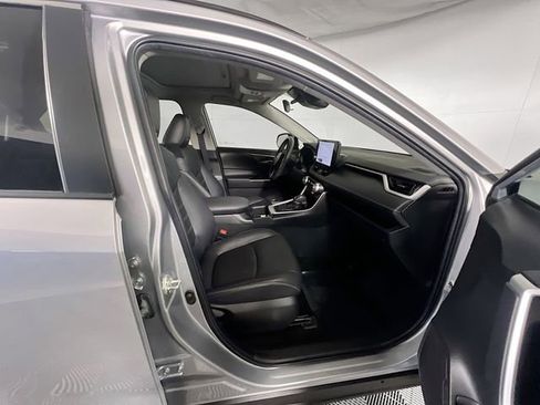 Used 2023 Toyota RAV4 XLE Premium image 30