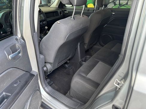 Used 2015 Jeep Patriot Latitude FWD image 11