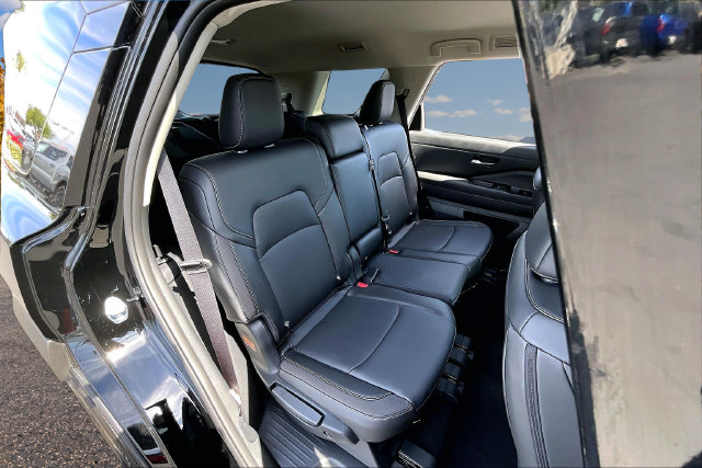 New 2026 Nissan Pathfinder SL w/ Cargo Package FWD image 9
