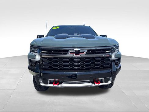 Used 2025 Chevrolet Silverado 1500 ZR2 w/ Technology Package AWD/4WD image 9