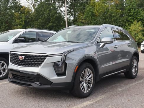 Used 2024 Cadillac XT4 Premium Luxury FWD image 3