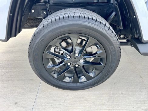 Used 2022 Jeep Gladiator Overland AWD/4WD image 25