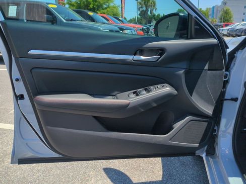 New 2026 Nissan Altima 2.5 SR FWD image 12