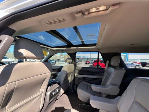 Used 2021 Ford Expedition XLT image 23