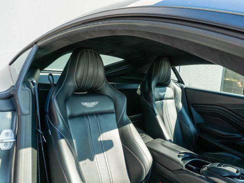 Used 2019 Aston Martin V8 Vantage Coupe image 12