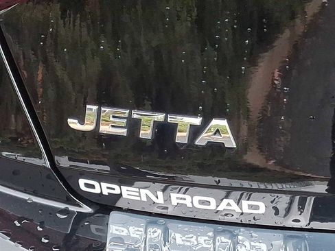 Used 2021 Volkswagen Jetta SE w/ SE Cold Weather Package image 28