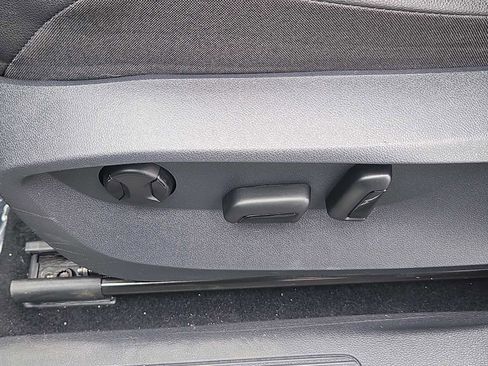 Used 2022 Volkswagen Tiguan SE w/ Panoramic Sunroof Package image 21