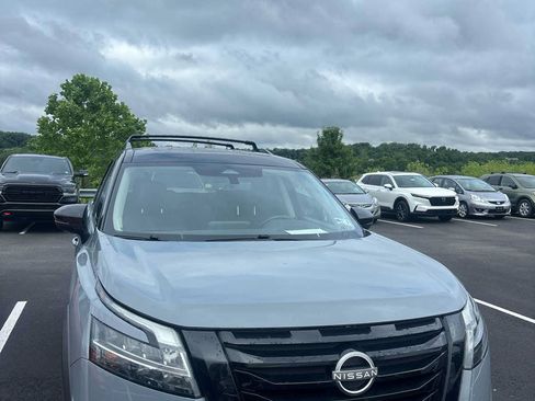 Used 2023 Nissan Pathfinder SL w/ SL Premium Package AWD/4WD image 1