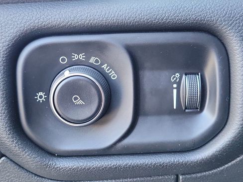 Used 2024 RAM 1500 Laramie AWD/4WD image 16