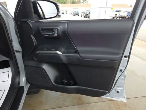 Used 2021 Toyota Tacoma TRD Off-Road image 51