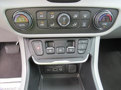 Used 2020 GMC Terrain SLT w/ Preferred Package image 25