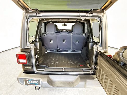 Used 2022 Jeep Wrangler Unlimited Sport AWD/4WD image 24