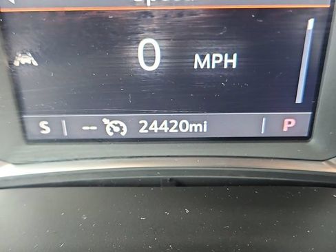 Used 2023 Chevrolet Traverse LT FWD image 17