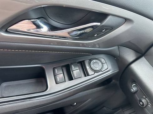 Used 2019 Chevrolet Traverse LT w/ LPO, Floor Liner Package FWD image 16
