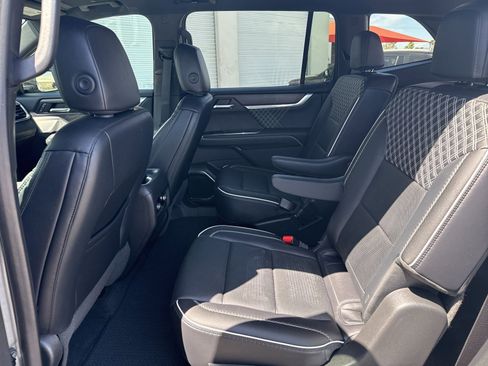 Used 2024 GMC Acadia Denali w/ Super Cruise Package AWD/4WD image 17