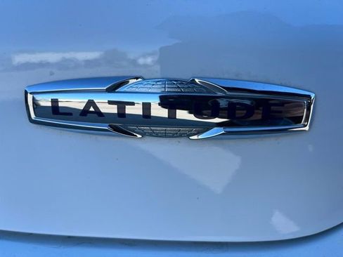 Used 2024 Jeep Compass Latitude image 27