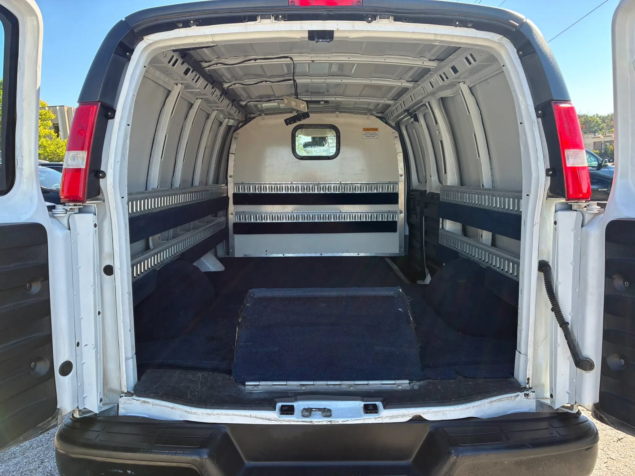 Used 2019 Chevrolet Express 2500 RWD image 10