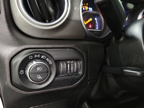 Used 2020 Jeep Gladiator Overland AWD/4WD image 28