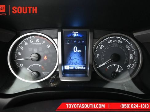Used 2016 Toyota Tacoma SR5 AWD/4WD image 12