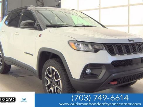 Used 2024 Jeep Compass Trailhawk AWD/4WD image 1
