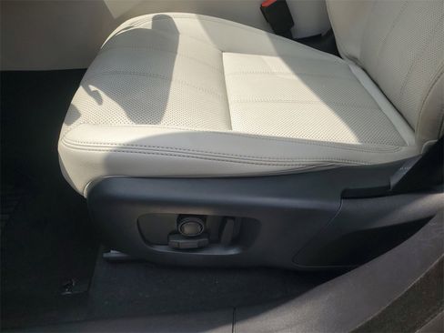 Used 2021 Land Rover Range Rover Velar R-Dynamic S image 21