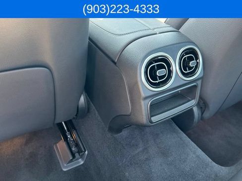 Used 2025 Mercedes-Benz C 300 Sedan image 37