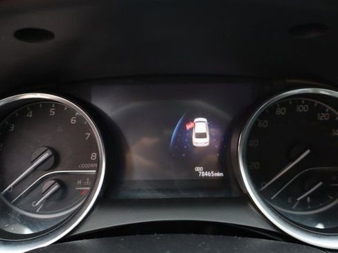 Used 2018 Toyota Camry XLE image 12