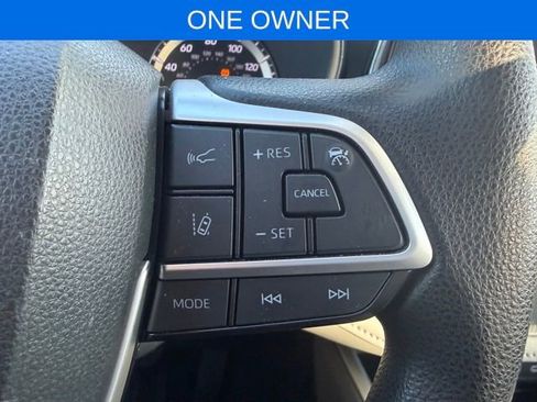 Used 2023 Toyota Highlander L image 4