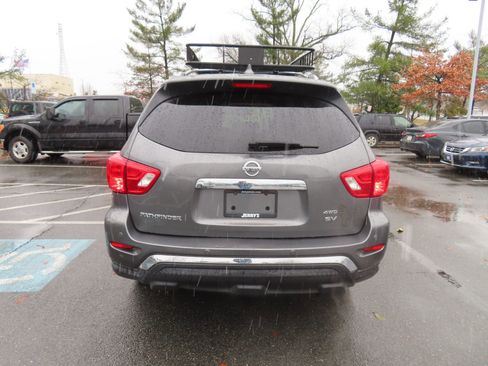 Used 2019 Nissan Pathfinder SV image 6