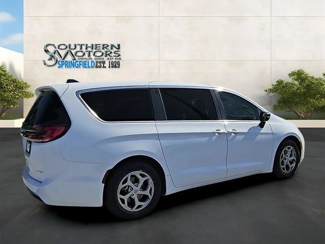 Used 2024 Chrysler Pacifica Limited FWD image 34