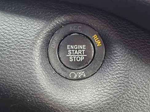 Used 2019 Jeep Cherokee Limited w/ Luxury Group FWD image 25