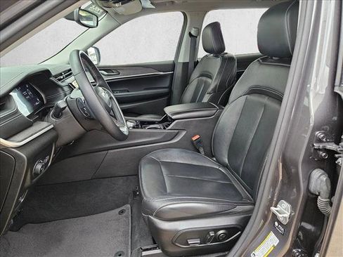 Used 2022 Jeep Grand Cherokee L Limited AWD/4WD image 19